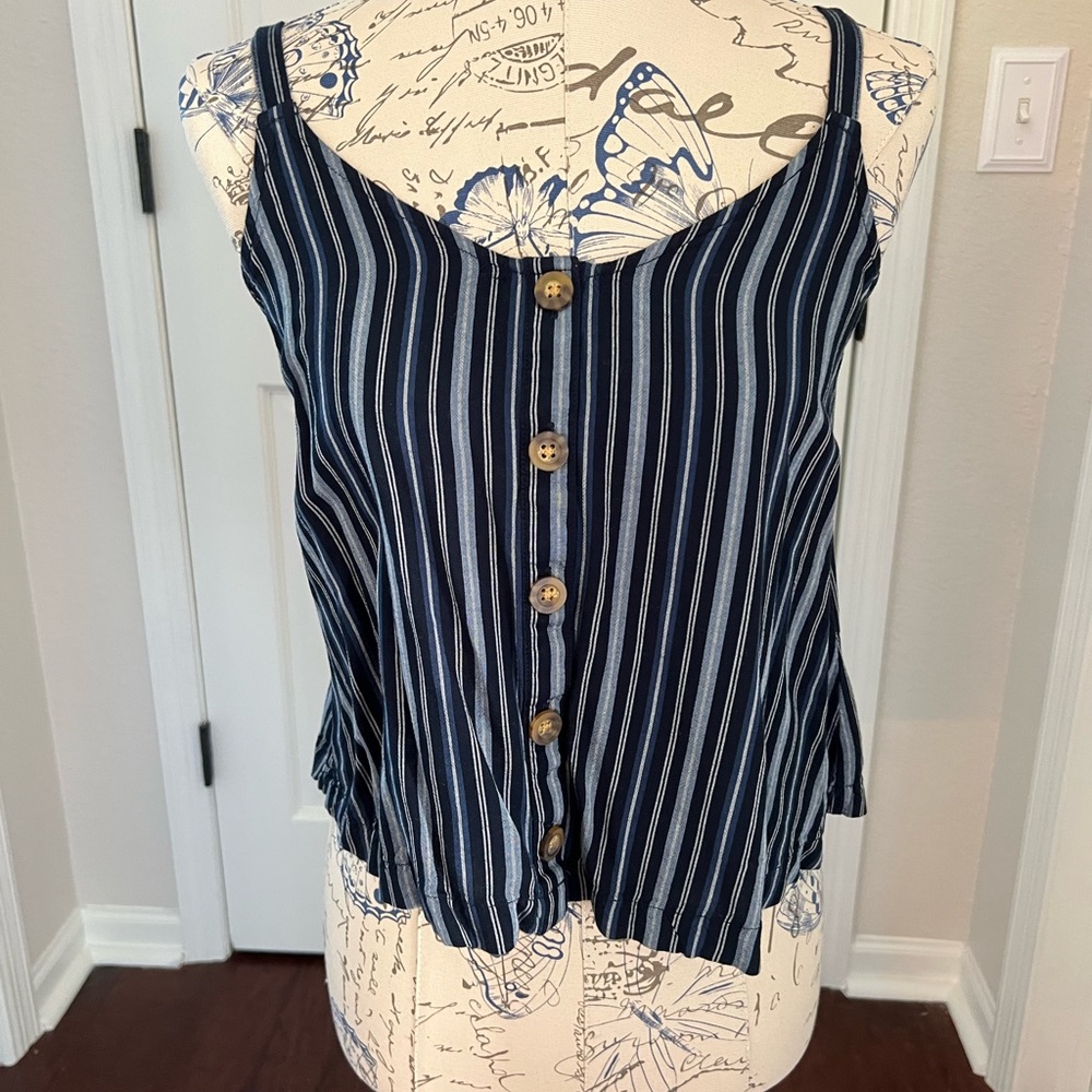 Hollister Tank